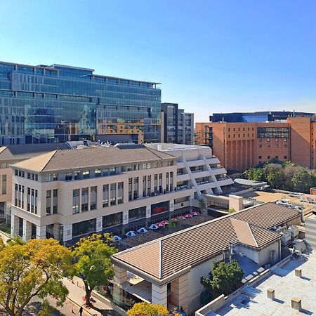 The Median Rosebank Luxury Apartment - Building With Generator 요하네스버그 외부 사진