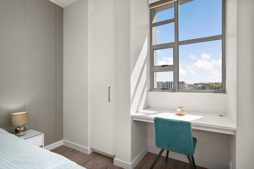 The Median Rosebank Luxury Apartment - Building With Generator 요하네스버그 외부 사진