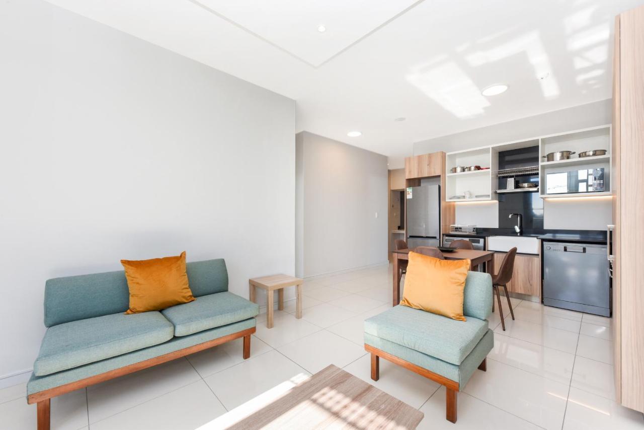 The Median Rosebank Luxury Apartment - Building With Generator 요하네스버그 외부 사진