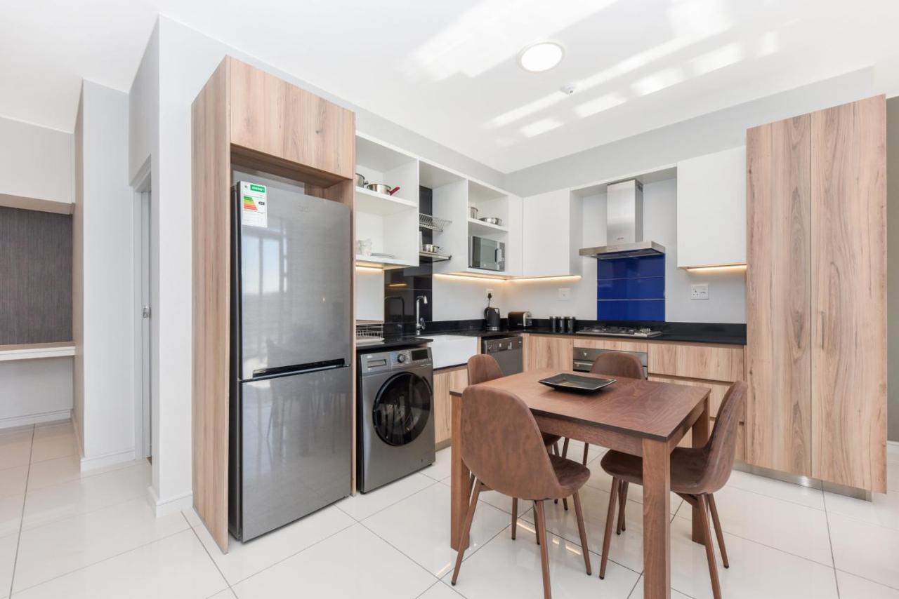 The Median Rosebank Luxury Apartment - Building With Generator 요하네스버그 외부 사진