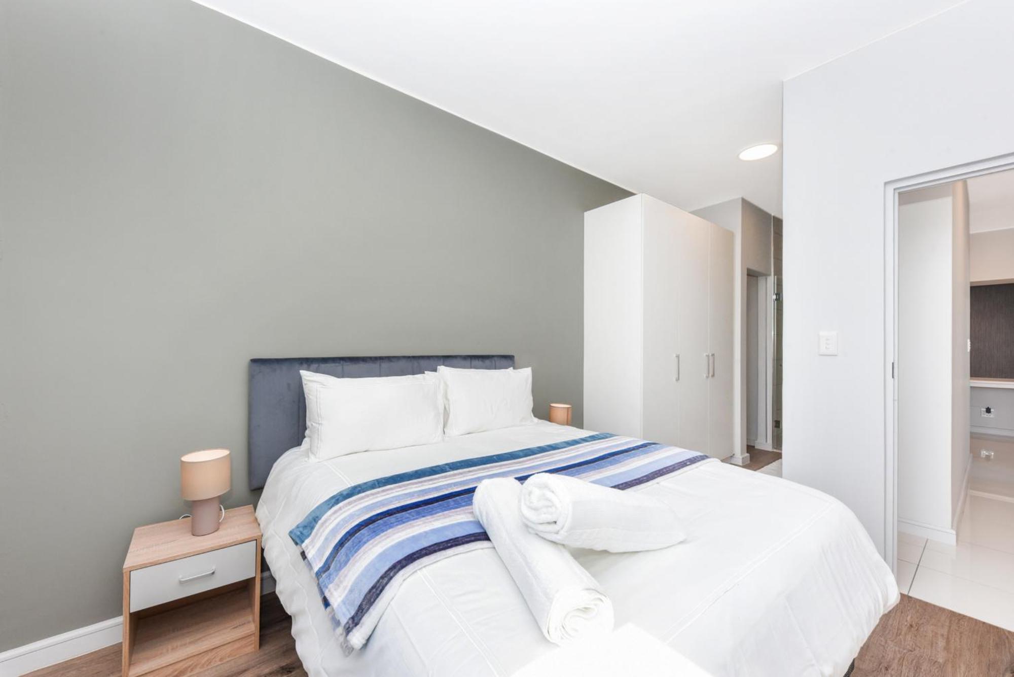 The Median Rosebank Luxury Apartment - Building With Generator 요하네스버그 외부 사진