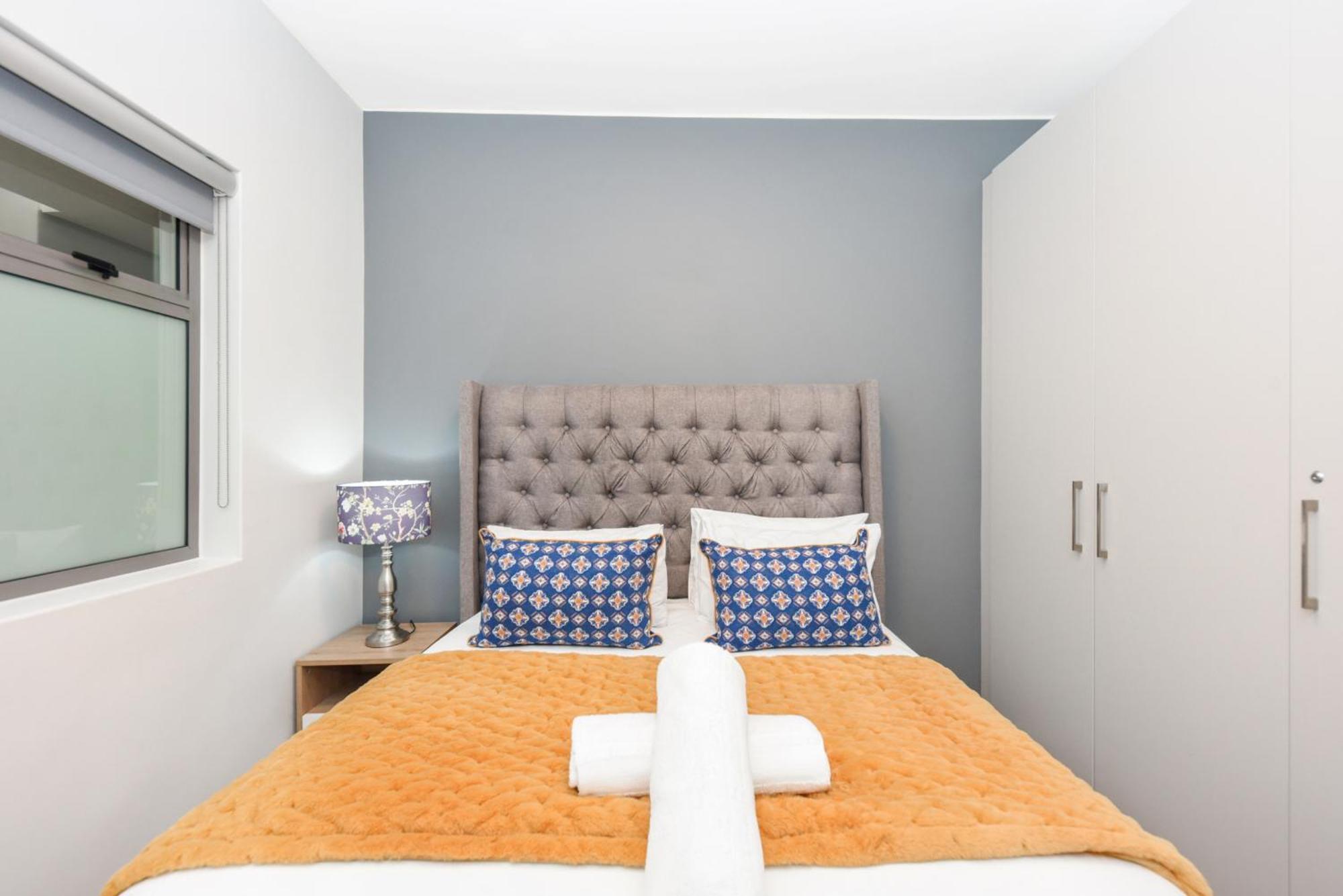 The Median Rosebank Luxury Apartment - Building With Generator 요하네스버그 외부 사진