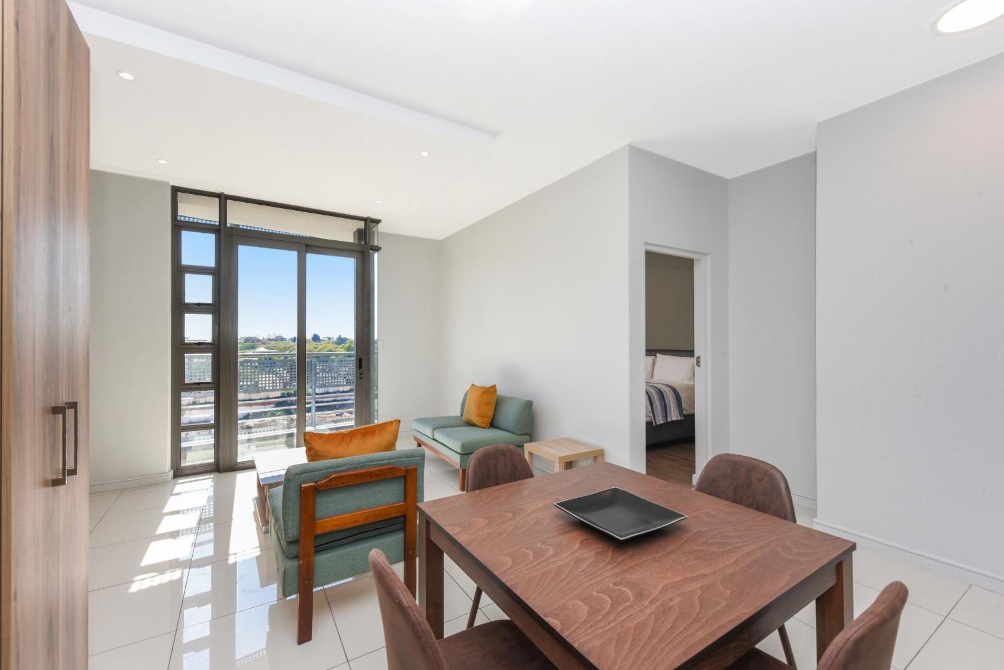 The Median Rosebank Luxury Apartment - Building With Generator 요하네스버그 외부 사진