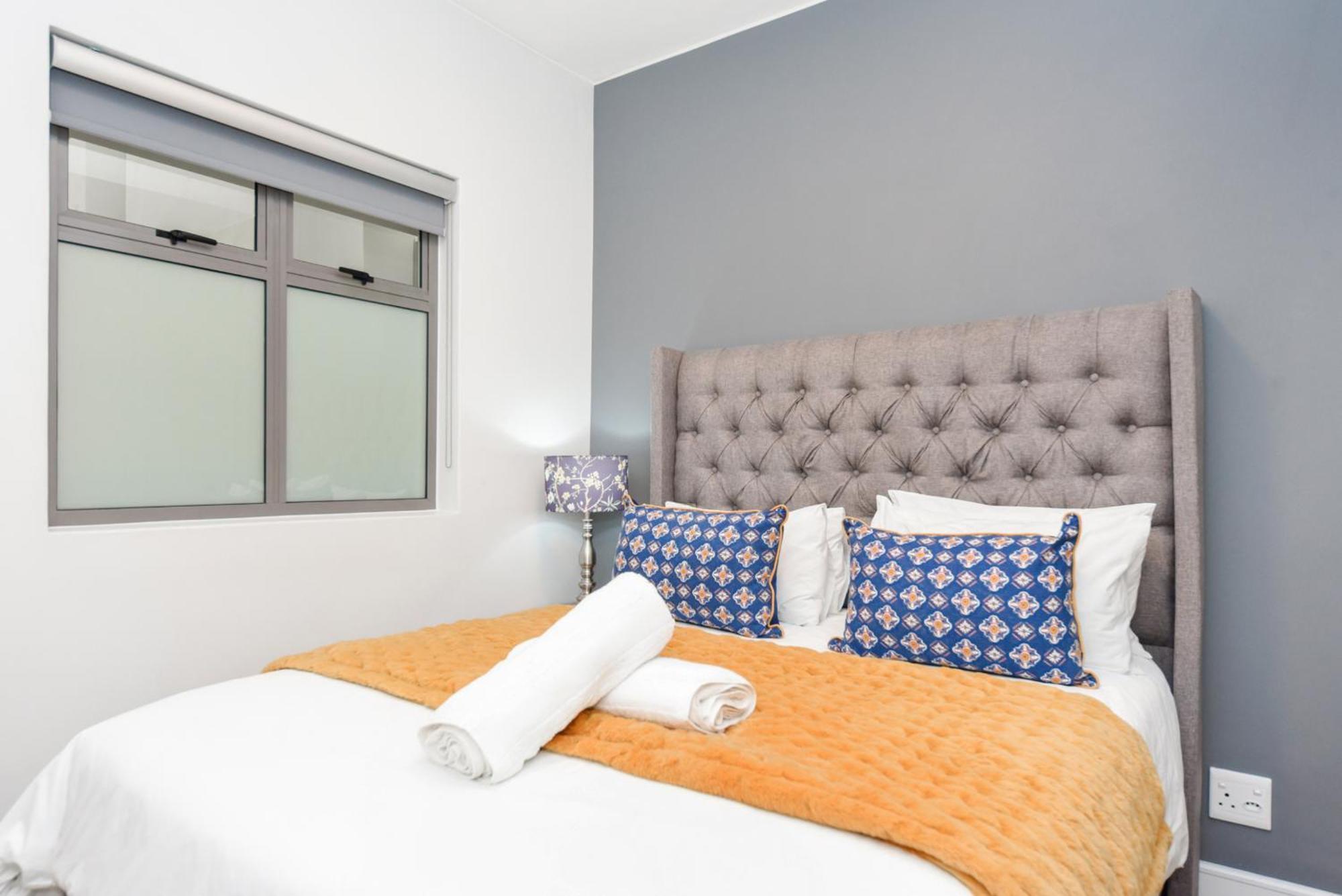 The Median Rosebank Luxury Apartment - Building With Generator 요하네스버그 외부 사진
