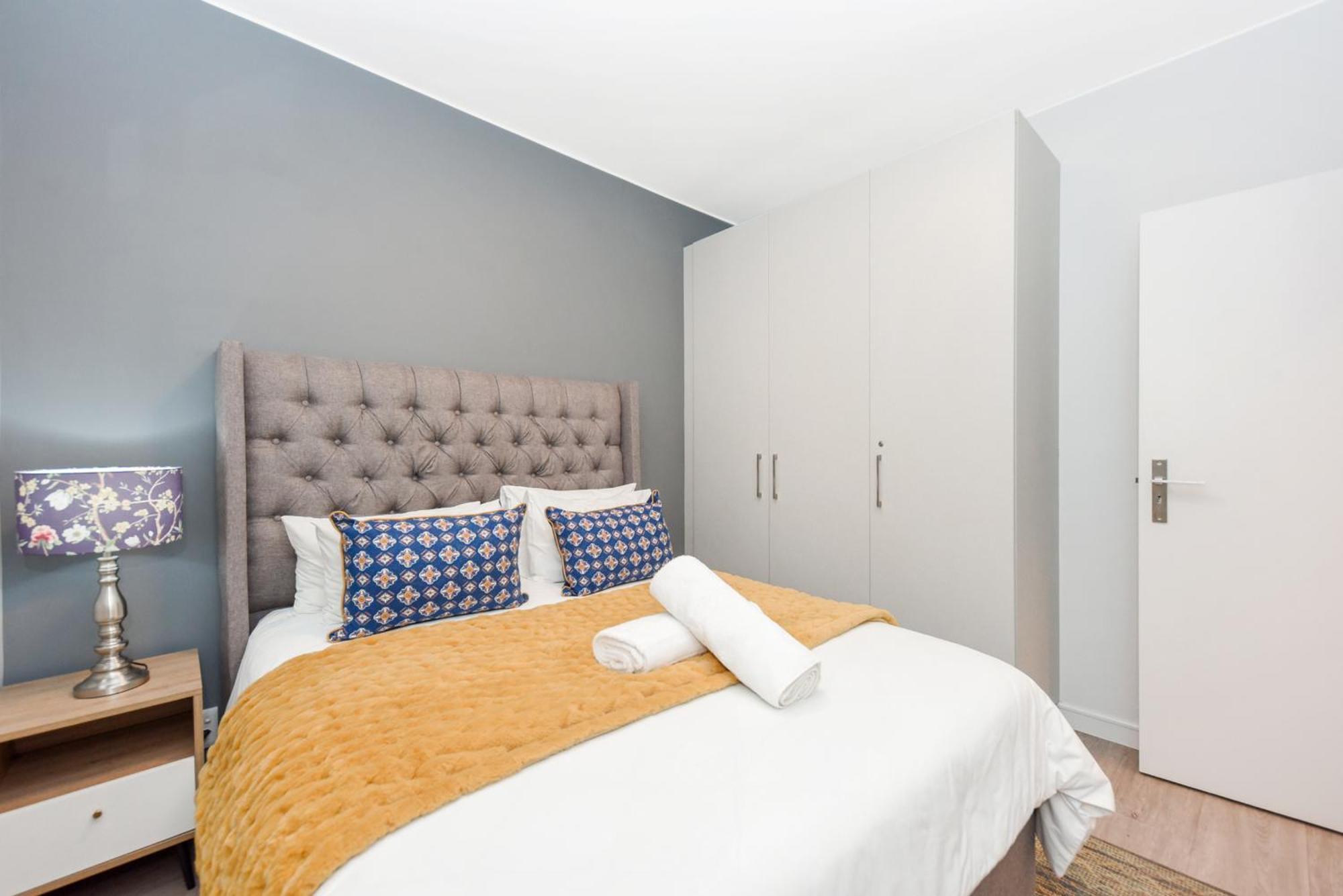 The Median Rosebank Luxury Apartment - Building With Generator 요하네스버그 외부 사진