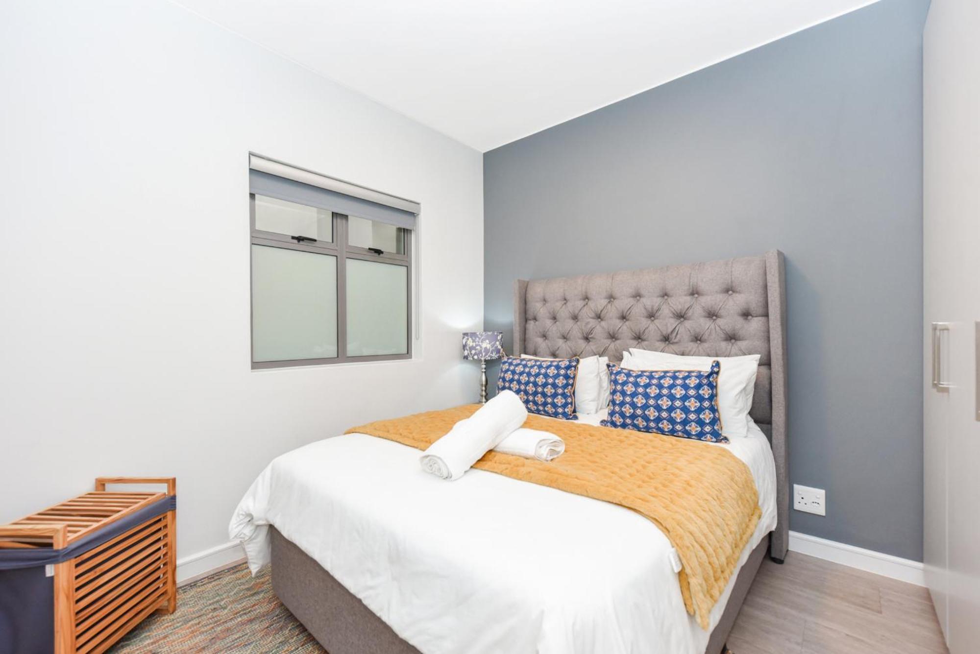 The Median Rosebank Luxury Apartment - Building With Generator 요하네스버그 외부 사진
