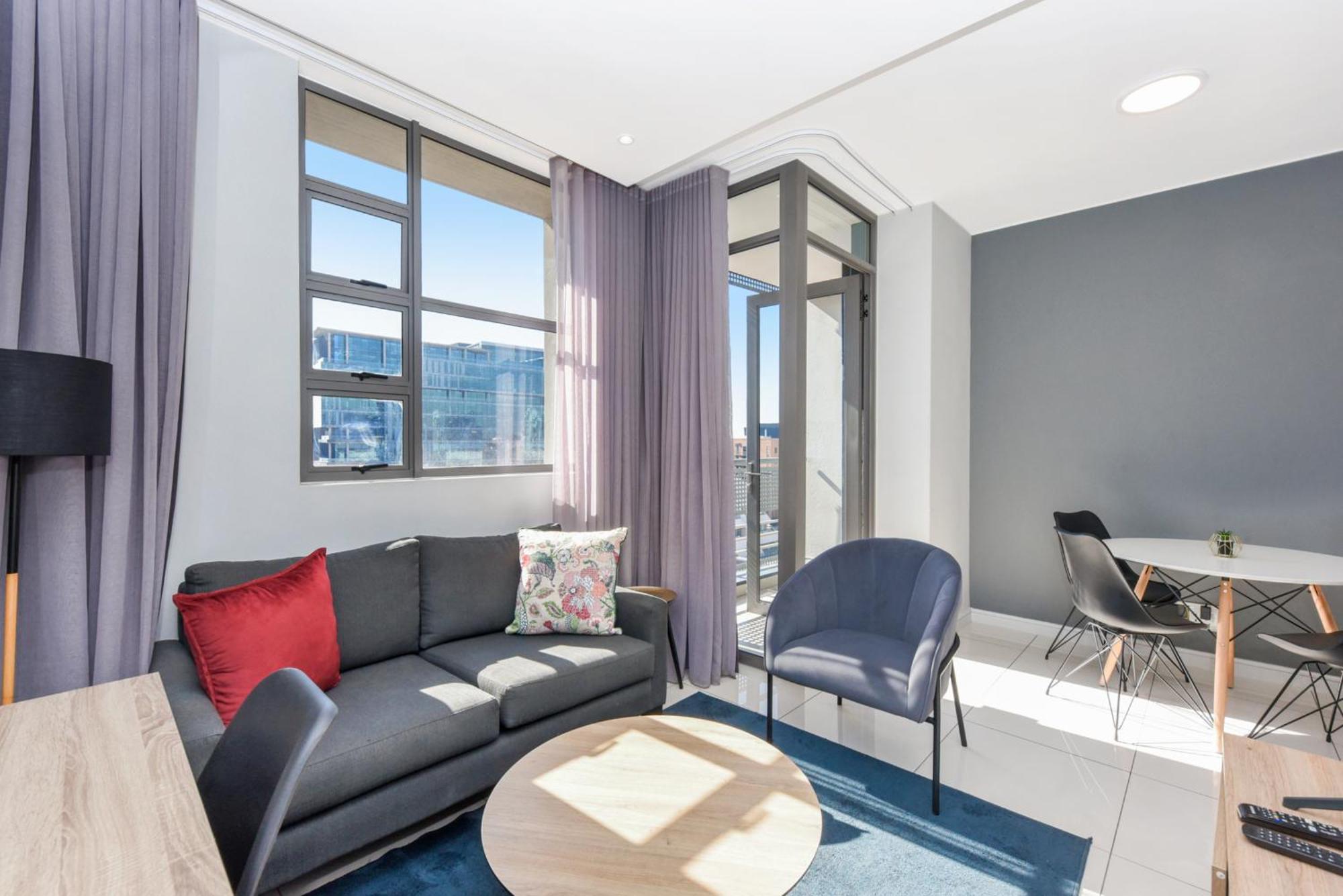 The Median Rosebank Luxury Apartment - Building With Generator 요하네스버그 외부 사진